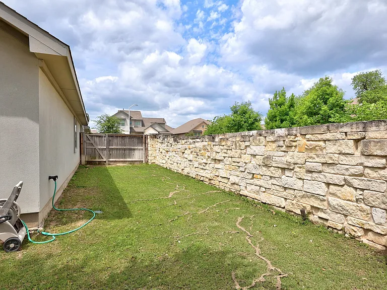 2424 Orchard Way — Photo 32