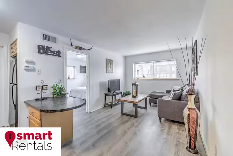 1 bed, 1.0 bath, 550 sqft, $749 — Photo 1