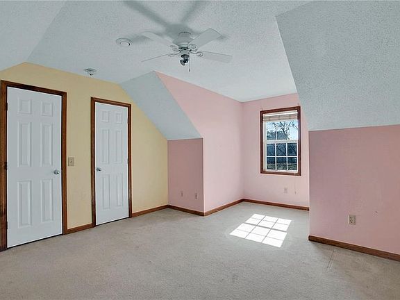 4th image of 15325 Hackberry Ln