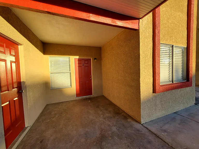 2305 N Jones Blvd — Photo 11