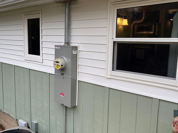 3rd image of 216 Lamoine St
