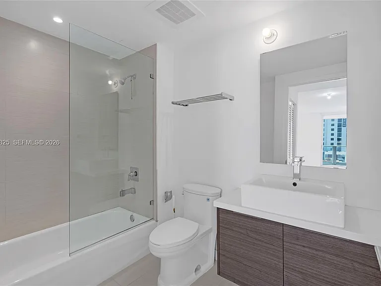 1010 SW 2nd Ave #1003 — Photo 20