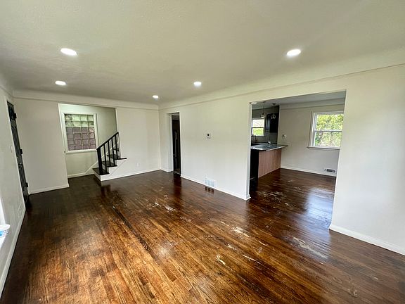 3rd image of 7272 Ridge Rd