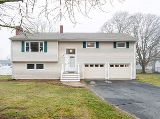 181 Valley Rd, Middletown, RI 02842