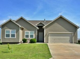 21626 W Nichols St, Spring Hill, KS 66083