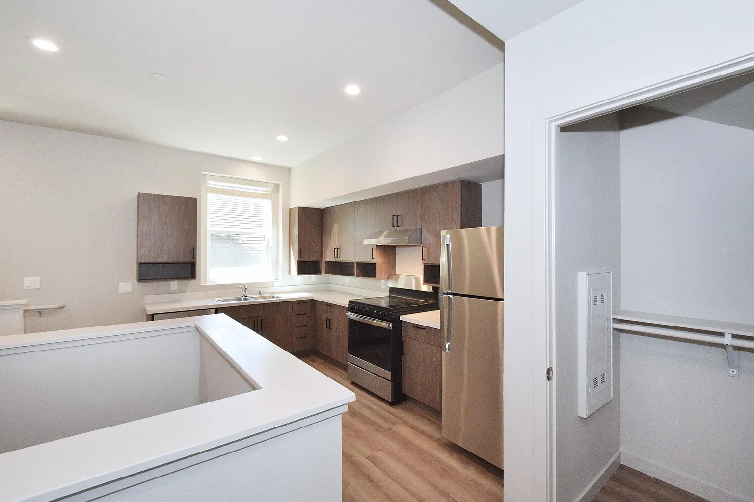 505 W 10th St #543 photo 1