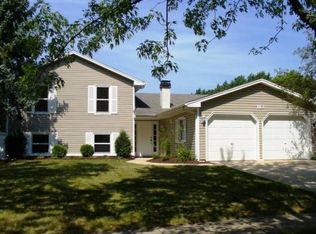 113 S Lancaster Dr, Bolingbrook, IL 60440