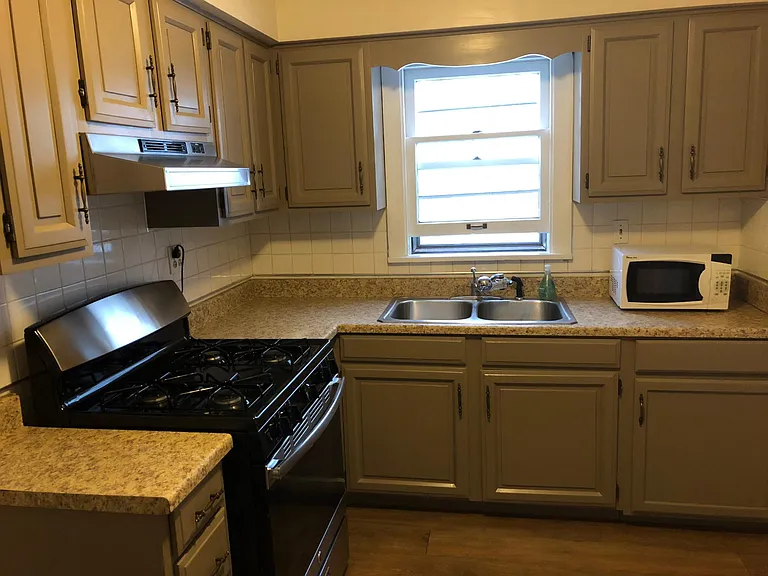 2092 Lincoln Ave #LOWER — Photo 5
