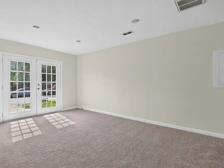 1901 Stillwood Ln — Photo 3