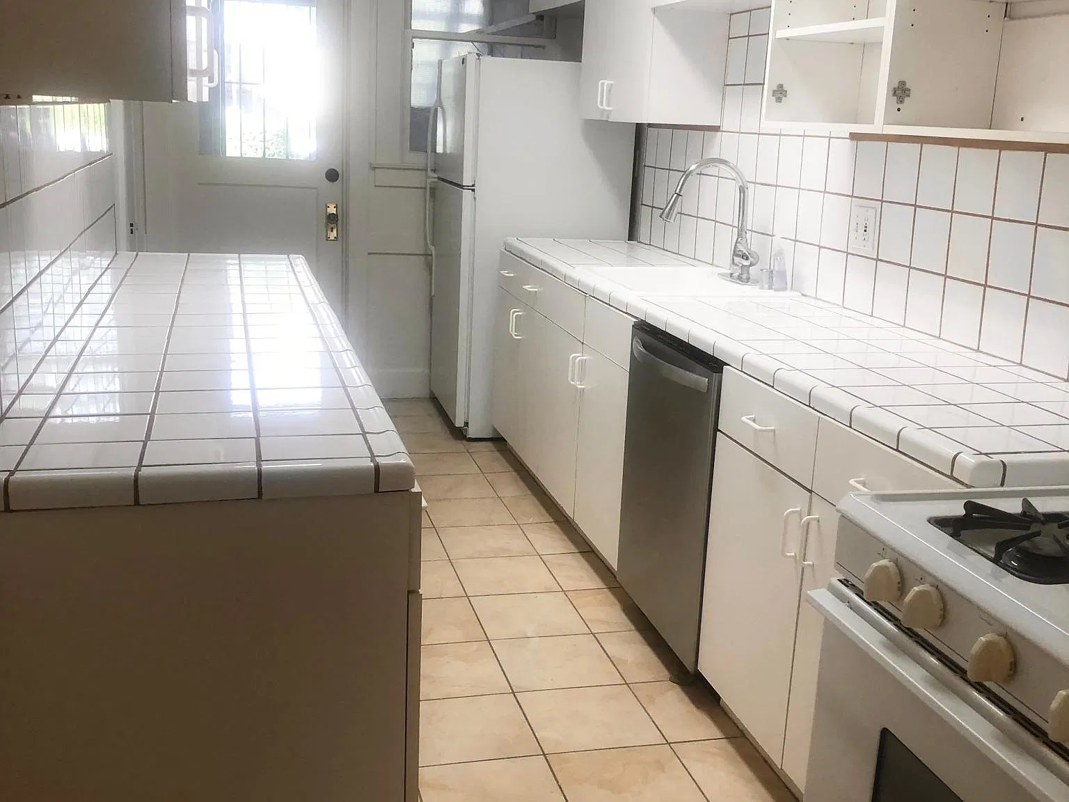 2 bed, 1000 sqft, $2,300 — Photo 3