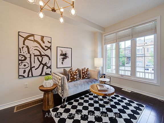 5th image of 92 Carolina Rose Cres