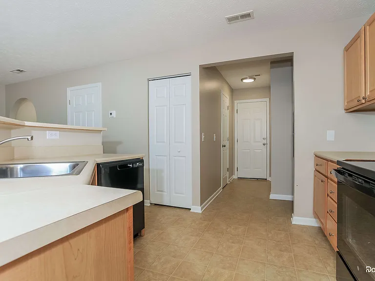 604 Princeton Dr — Photo 3