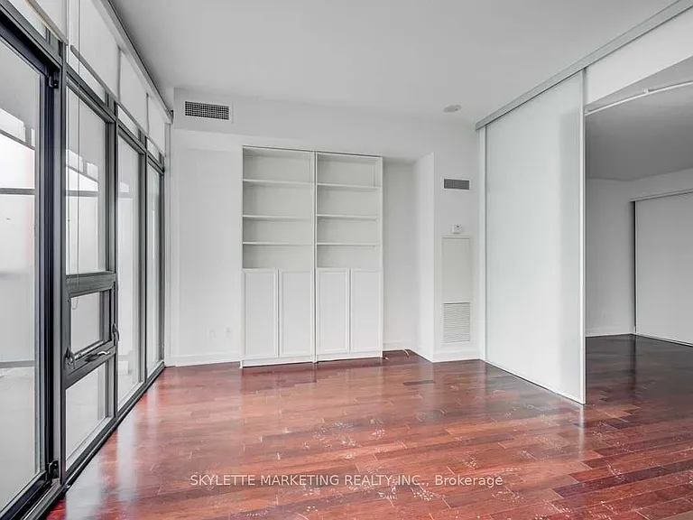 33 Charles St E #3702 — Photo 4