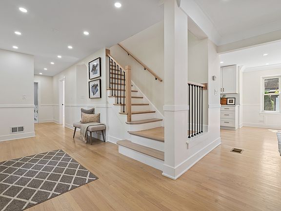 5th image of 354 E Parkview Ave