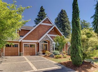 8034 Ridge Dr NE, Seattle, WA 98115