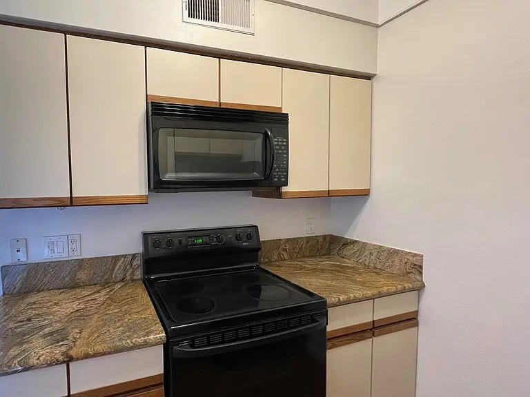 5500 N Valley View Rd #303 — Photo 6