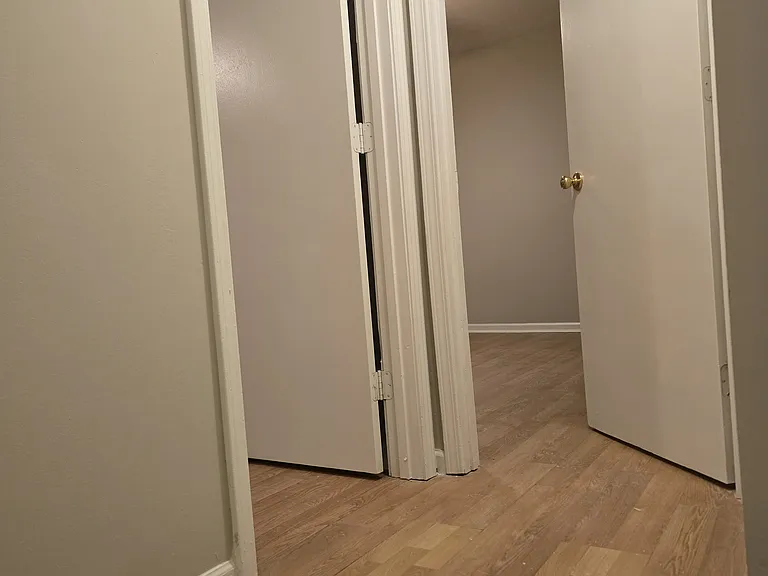Upstairs 2 bedrooms hallway