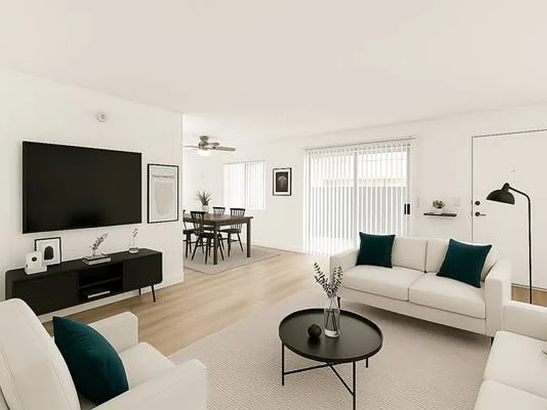 Estancia Apartments — Photo 36