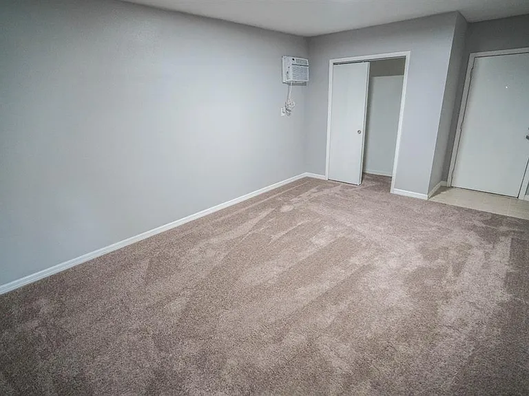 6913 Mathers Ln — Photo 16