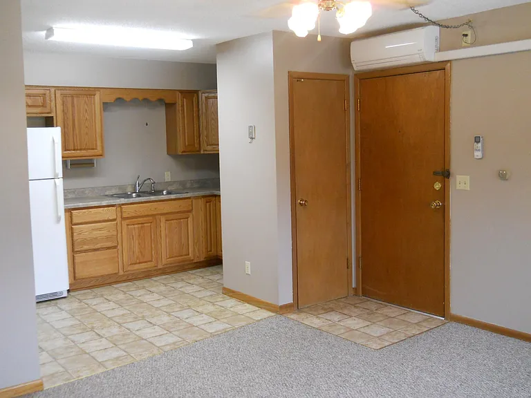 525 W Spring St #8 — Photo 7