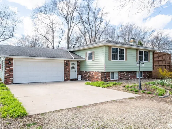 15711 N McCabe Dr, Chillicothe, IL 61523