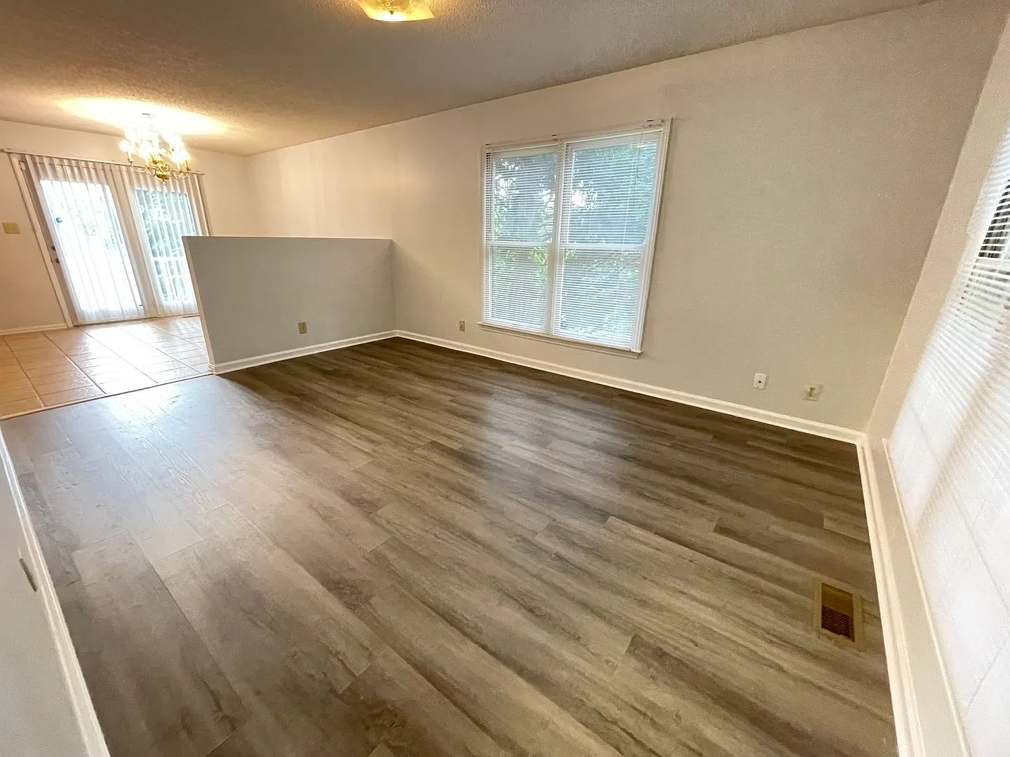 Big 5br house w/ parking & on busline, just south of UNC Hospitals! — Photo 3