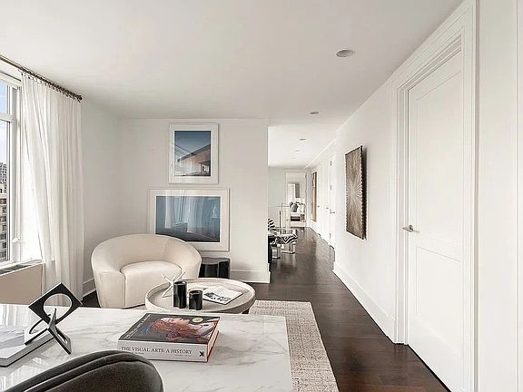 4th image of 426 W 58th St Unit Penthouse 5