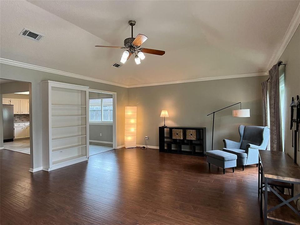 1st image of 11914 Waldemar Dr