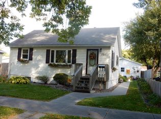 721 S 18th St, Grand Forks, ND 58201