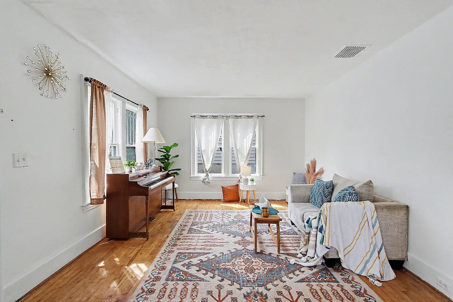 4 bed, 1293 sqft, $1,600 — Photo 4