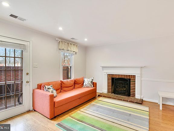 5th image of 1154 N Taylor St #1