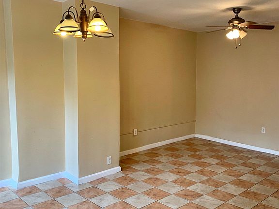4th image of 812 Grand St