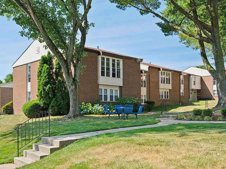 Meetinghouse Apartments & Townhouses — Photo 24