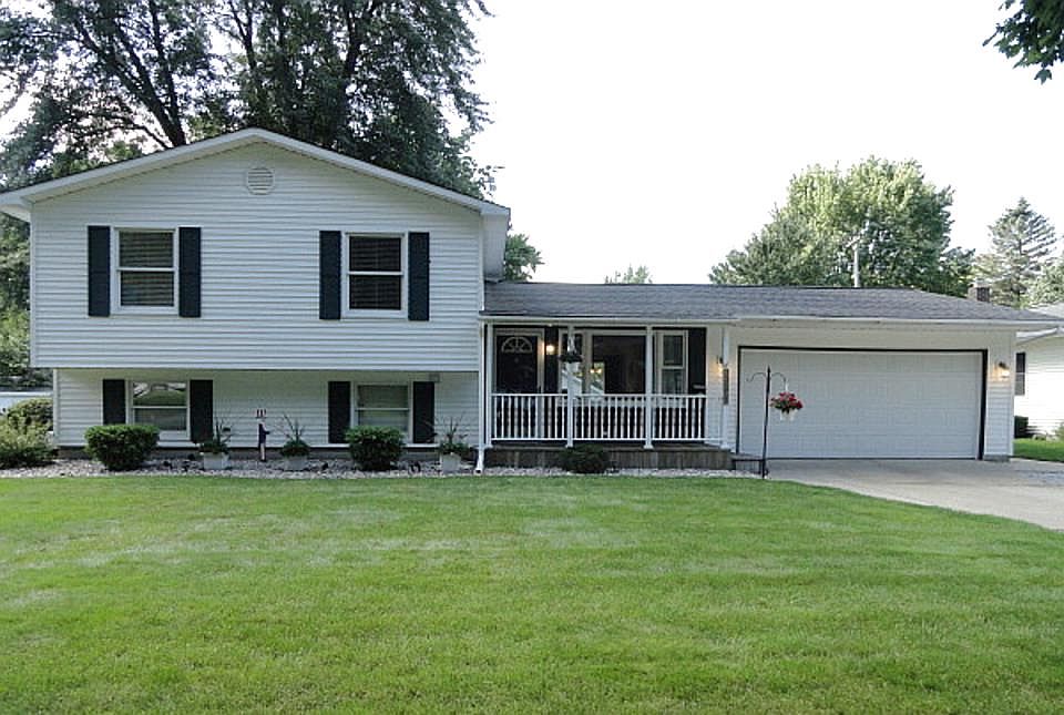 This very well maintained 3 bedroom home with newer vinyl siding and dimensional shingles is located in the sought after Chestnut Hill area and absolutely has it all!  The exceptional lawn that's watered with automatic underground sprinklers enabling beautifully manicured landscaping will first greet you, and provides the first sense of the meticulous care that this 1520 sq. ft. tri level home with an updated kitchen, baths and more is offering!  Why not give us a call and let us show you this wonderful home that awaits you today!