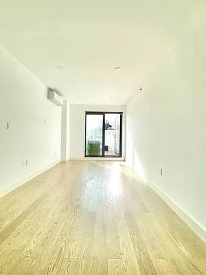 Rented by SUNAMERICA REALTY CHOICE INC | media 17