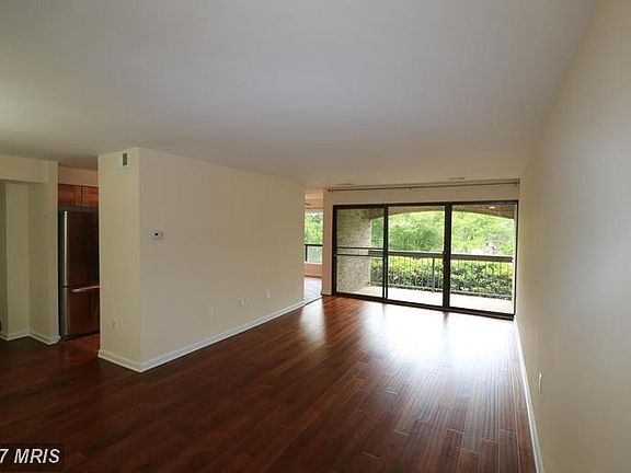 5th image of 419 Christopher Ave #139