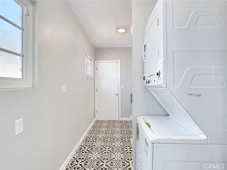 1015 E Walnut Ave — Photo 19