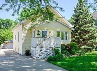 209 N Walnut St, Elmhurst, IL 60126