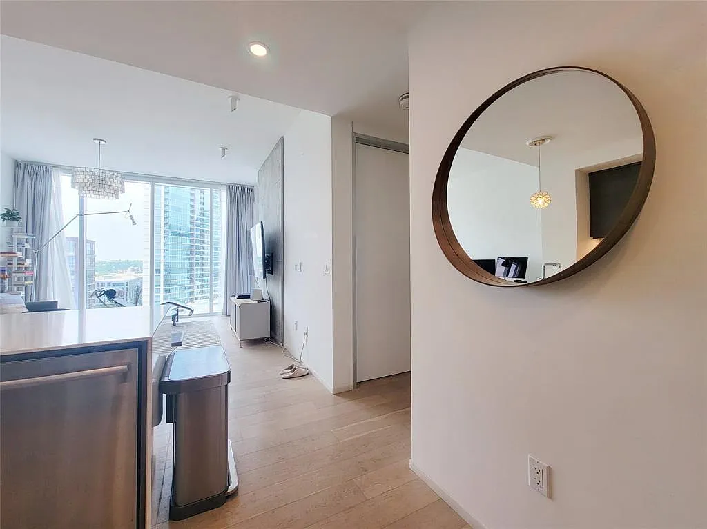 1 bed, 1.0 bath, 679 sqft, $3,300 — Photo 3
