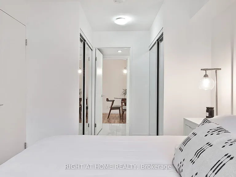 1005 King St W #613 — Photo 11