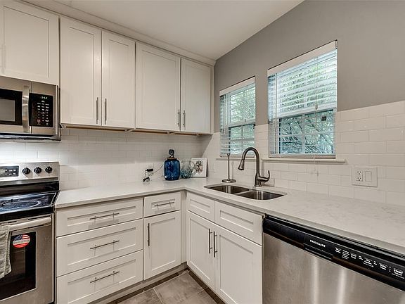 5th image of 2639 W Clarendon Dr