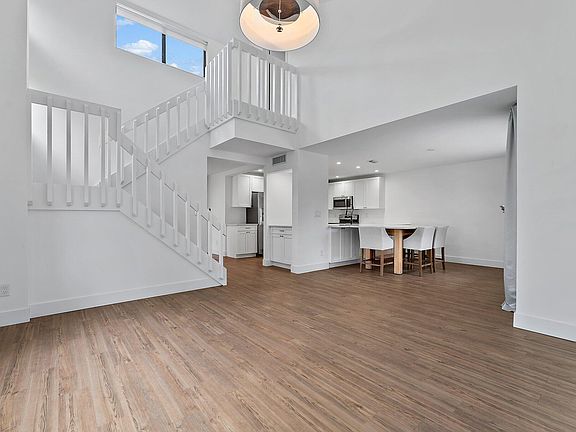 2nd image of 211 Oak Harbour Drive