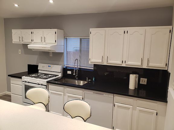 4th image of 1328 Welton Way