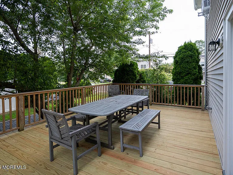 610 Ocean Rd — Photo 15
