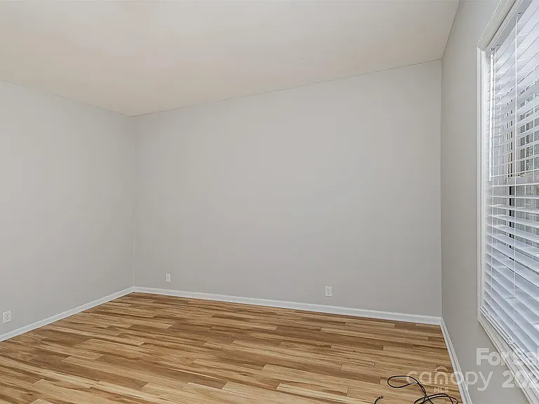 484 Cook St NW — Photo 5