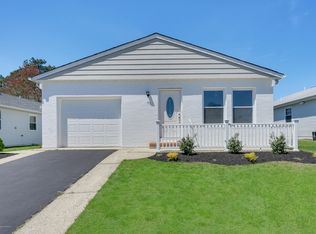 71 Innsbruck Dr, Toms River, NJ 08757