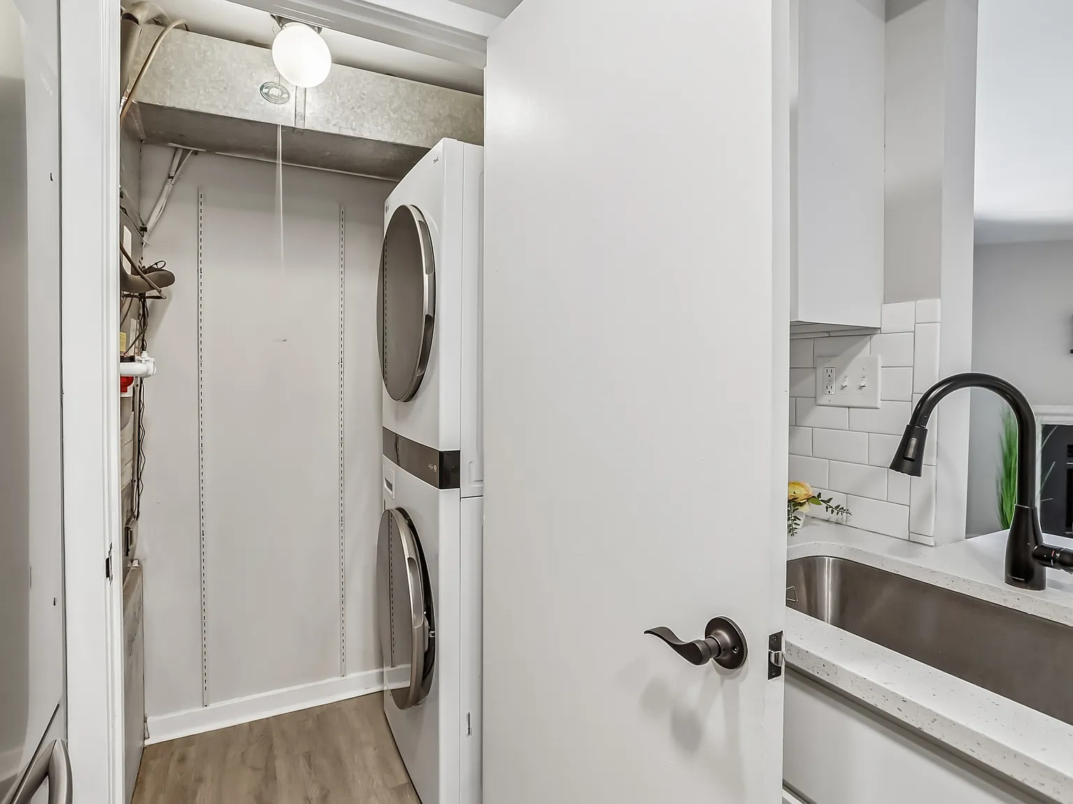2 bed, 847 sqft, $1,990 — Photo 4