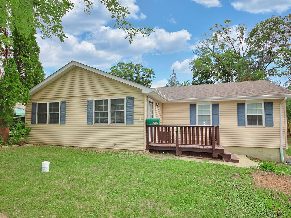 1st image of 327 E Willow Dr