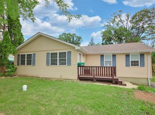 327 E Willow Dr, Round Lake Park, IL 60073