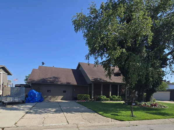 7321 Parklane Dr, Algonac, MI 48001
